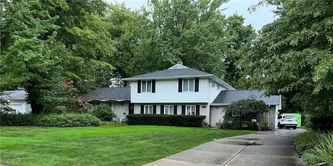 1012 W Mill Dr, Highland Heights, OH 44143