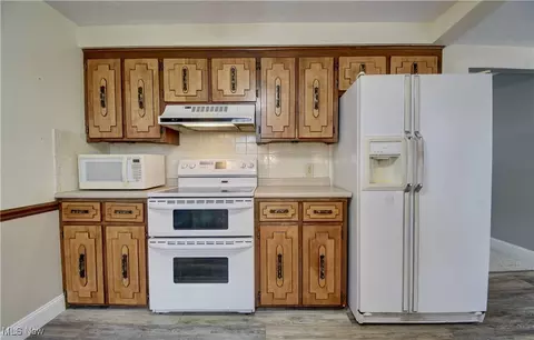 Kitchen - 201 Schaar Dr, Dover, OH 44622 photo 3 of 5