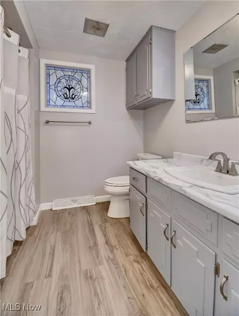 Bath - 201 Schaar Dr, Dover, OH 44622 photo 2 of 3