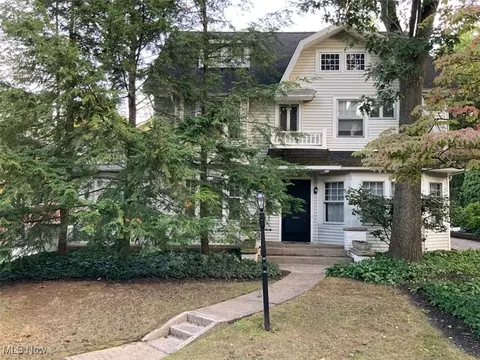 238 Overlook Dr, Alliance, OH 44601