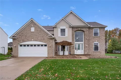 27250 Lynde Dr, Olmsted Falls, OH 44138