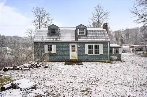 8107 Maple St SW, Sherrodsville, OH 44675