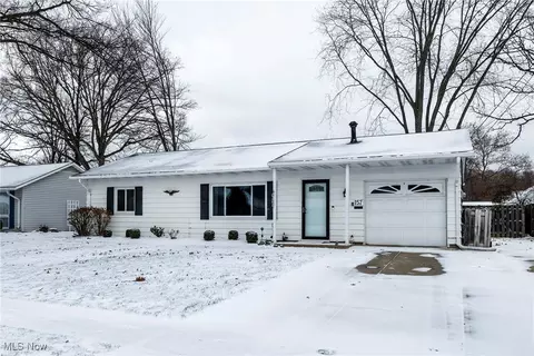 157 Barberry Dr, Berea, OH 44017
