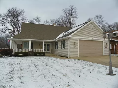 9676 Greenbriar Dr, Parma Heights, OH 44130