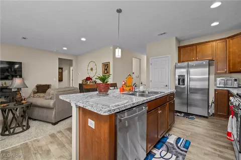 742 Cedar Crest Dr, Elyria, OH 44035 photo 10