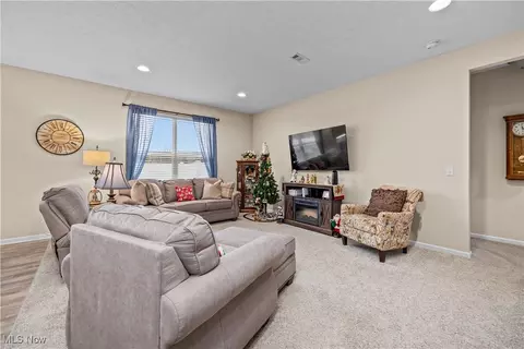 742 Cedar Crest Dr, Elyria, OH 44035 photo 3