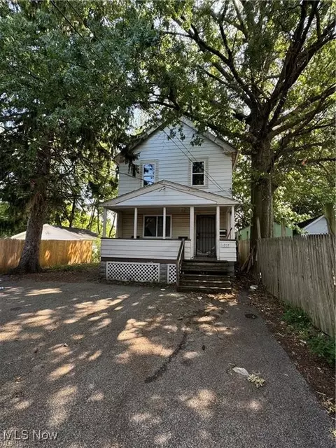 1977 W 77th St, Cleveland, OH 44102