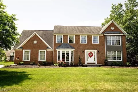 6750 Thornbriar St NW, Canton, OH 44718