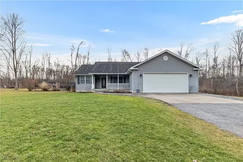 1689 Lucretia Dr, Girard, OH 44420