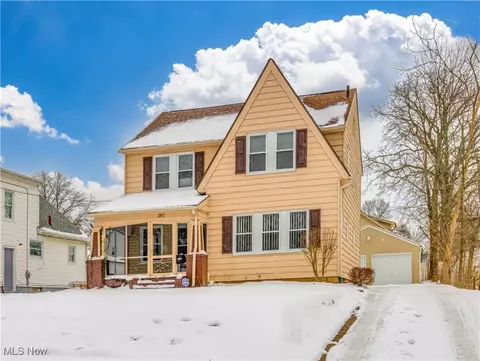 787 Packard Dr, Akron, OH 44320 photo 2