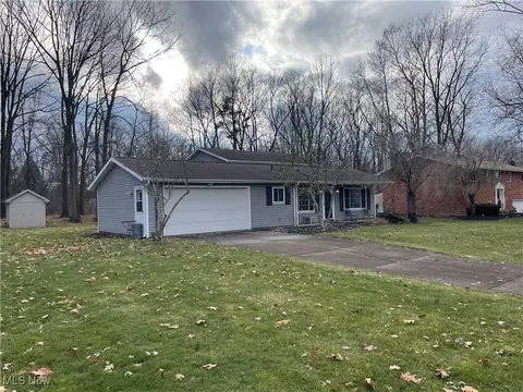 8685 Dan Dr, North Royalton, OH 44133