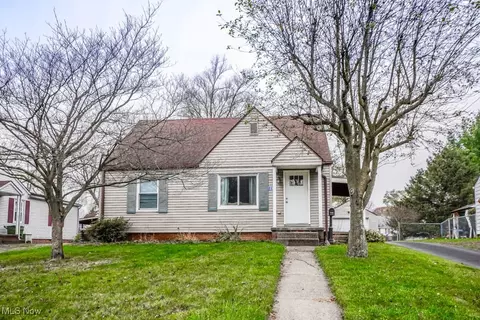 215 Pershing Ave NW, Massillon, OH 44646