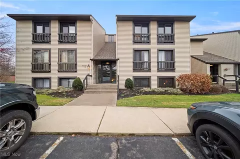 6250 Greenwood Pkwy #102, Northfield, OH 44067