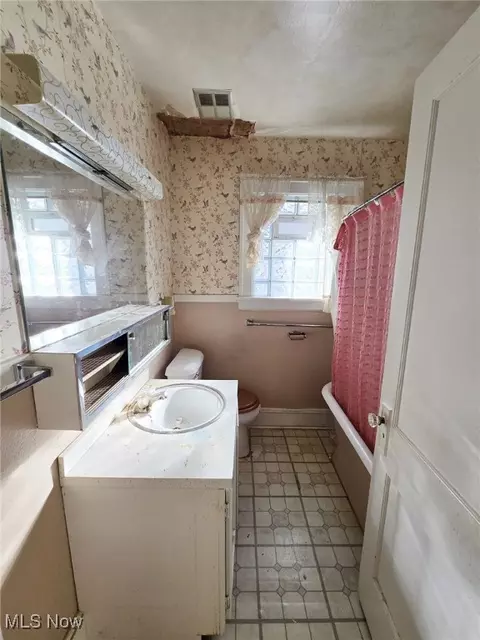 Bath - 1830 Marks Ave, Akron, OH 44305 photo 1 of 1