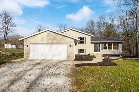 3045 Woodland Pl, Akron, OH 44312
