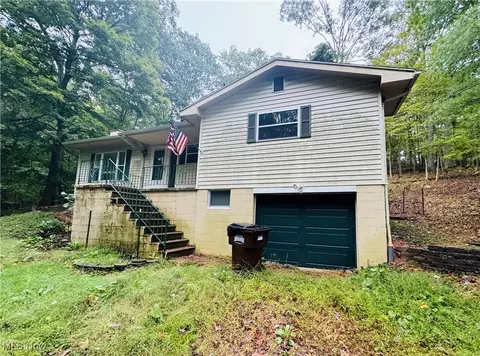 906 12 Colegate Dr, Marietta, OH 45750