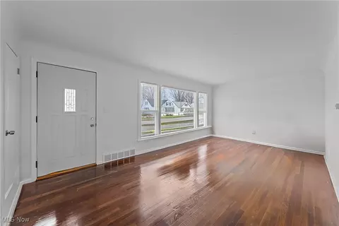 29648 Robert St, Wickliffe, OH 44092 photo 6