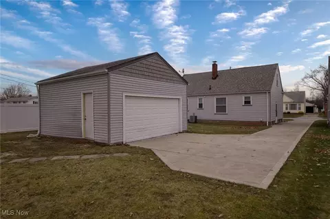 29648 Robert St, Wickliffe, OH 44092 photo 32