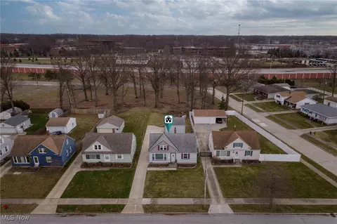 29648 Robert St, Wickliffe, OH 44092 photo 3