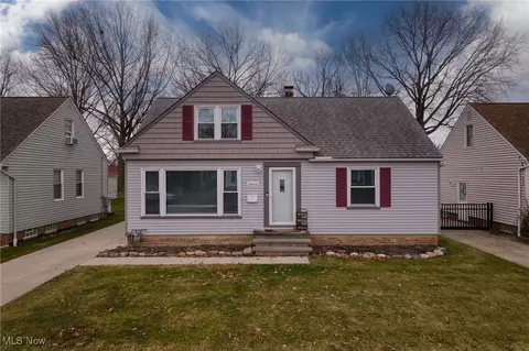 29648 Robert St, Wickliffe, OH 44092