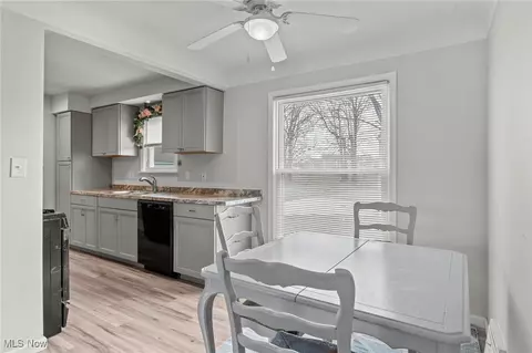 29648 Robert St, Wickliffe, OH 44092 photo 8