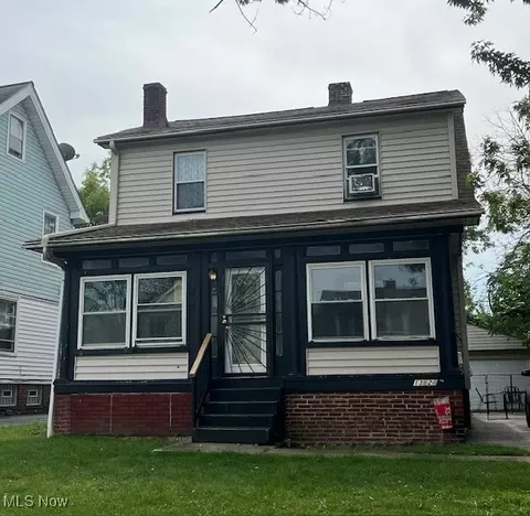 13624 S Parkway Dr, Garfield Heights, OH 44105