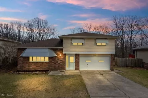 7335 Meadow Ln, Parma, OH 44134