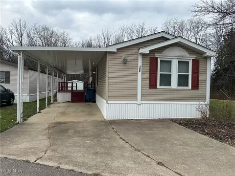 100 Maple Hill Ln, Akron, OH 44312