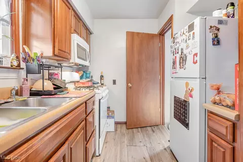 Kitchen - 567 Elko Ave, Akron, OH 44305 photo 2 of 3
