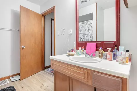 Bath - 567 Elko Ave, Akron, OH 44305 photo 2 of 2