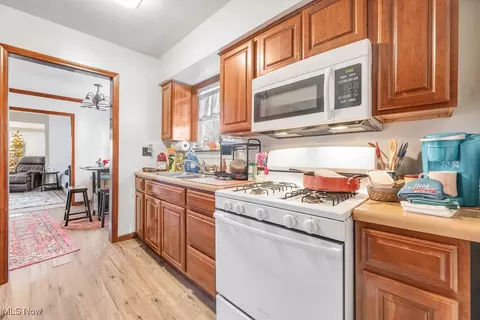 Kitchen - 567 Elko Ave, Akron, OH 44305 photo 3 of 3