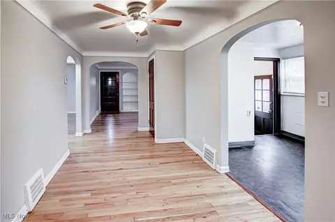 Entry Way - 604 E 260th St, Euclid, OH 44132 photo 1 of 2