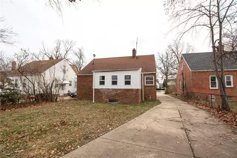 Exterior - 604 E 260th St, Euclid, OH 44132 photo 2 of 2