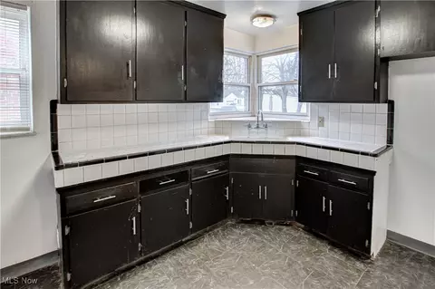 Kitchen - 604 E 260th St, Euclid, OH 44132 photo 2 of 3