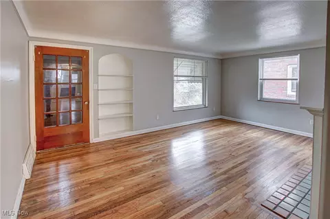 Living - 604 E 260th St, Euclid, OH 44132 photo 1 of 5