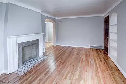 Living - 604 E 260th St, Euclid, OH 44132 photo 4 of 5