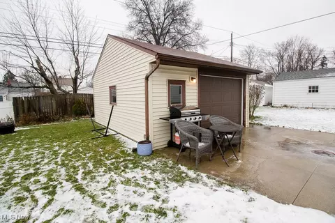 5691 Cherokee Dr, Lyndhurst, OH 44124 photo 7