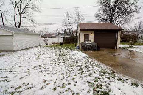 5691 Cherokee Dr, Lyndhurst, OH 44124 photo 6