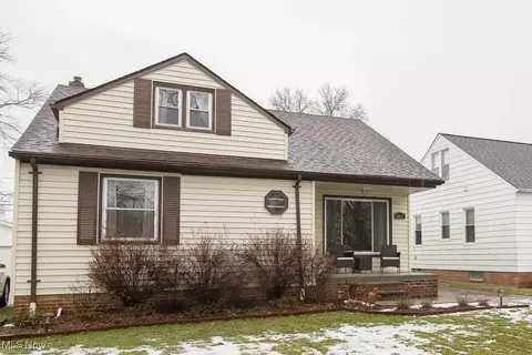 5691 Cherokee Dr, Lyndhurst, OH 44124 photo 2
