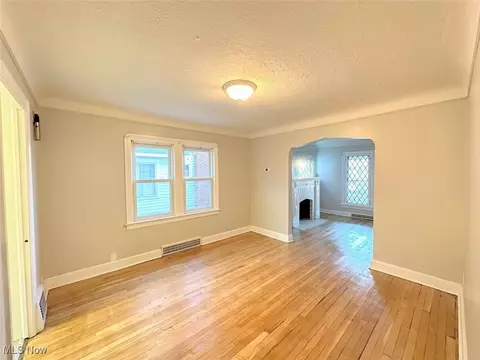 340 E 197th St, Euclid, OH 44119 photo 9