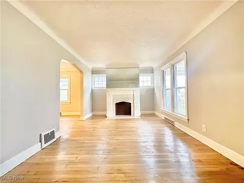340 E 197th St, Euclid, OH 44119 photo 4
