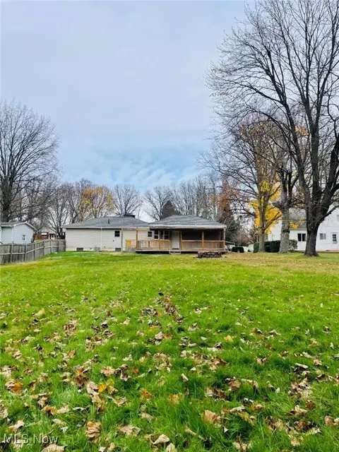 952 Proehl Dr, Barberton, OH 44203