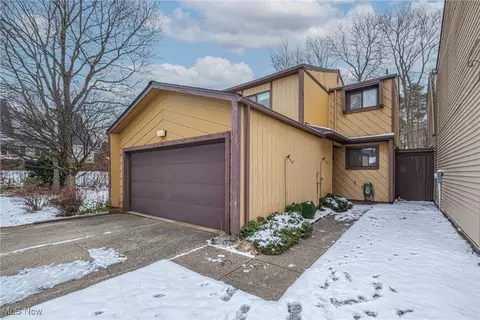 7069 Windmill Ln #A1, Mentor, OH 44060