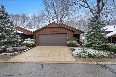 18015 Cliffside Dr #4942, Strongsville, OH 44136