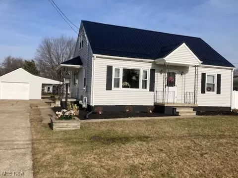 294 Center St, Warren, OH 44483