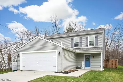 8060 Charlesderry Rd, Kirtland, OH 44094