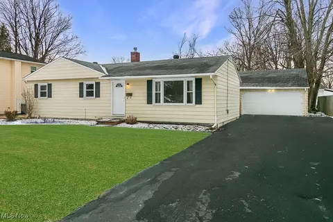 7712 Sharon Dr, Mentor On The Lake, OH 44060