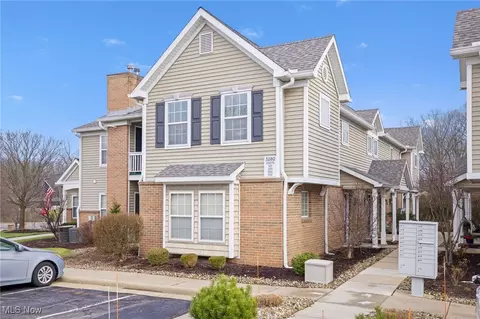 3280 Lenox Village Dr #201, Fairlawn, OH 44333