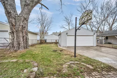 30025 Robert St, Wickliffe, OH 44092 photo 14