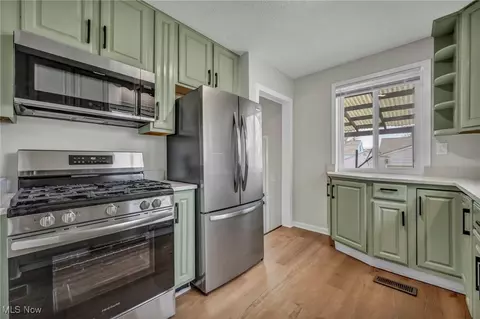 30025 Robert St, Wickliffe, OH 44092 photo 35
